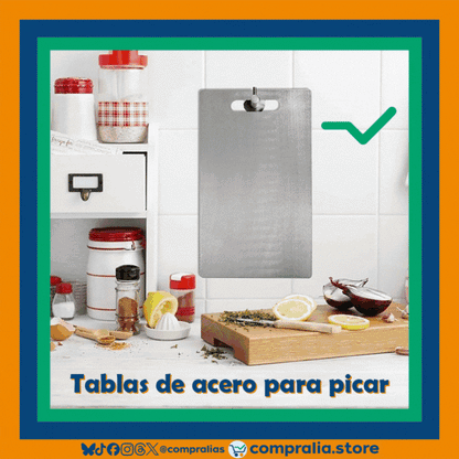 Tabla de corte en acero inoxidable de grado alimenticio, con acabado brillante y manija superior para colgar. Superficie amplia, resistente y fácil de limpiar, ideal para cortar carnes, frutas y vegetales en cocinas modernas. Accesorio duradero e higiénico que combina practicidad y estilo para el hogar